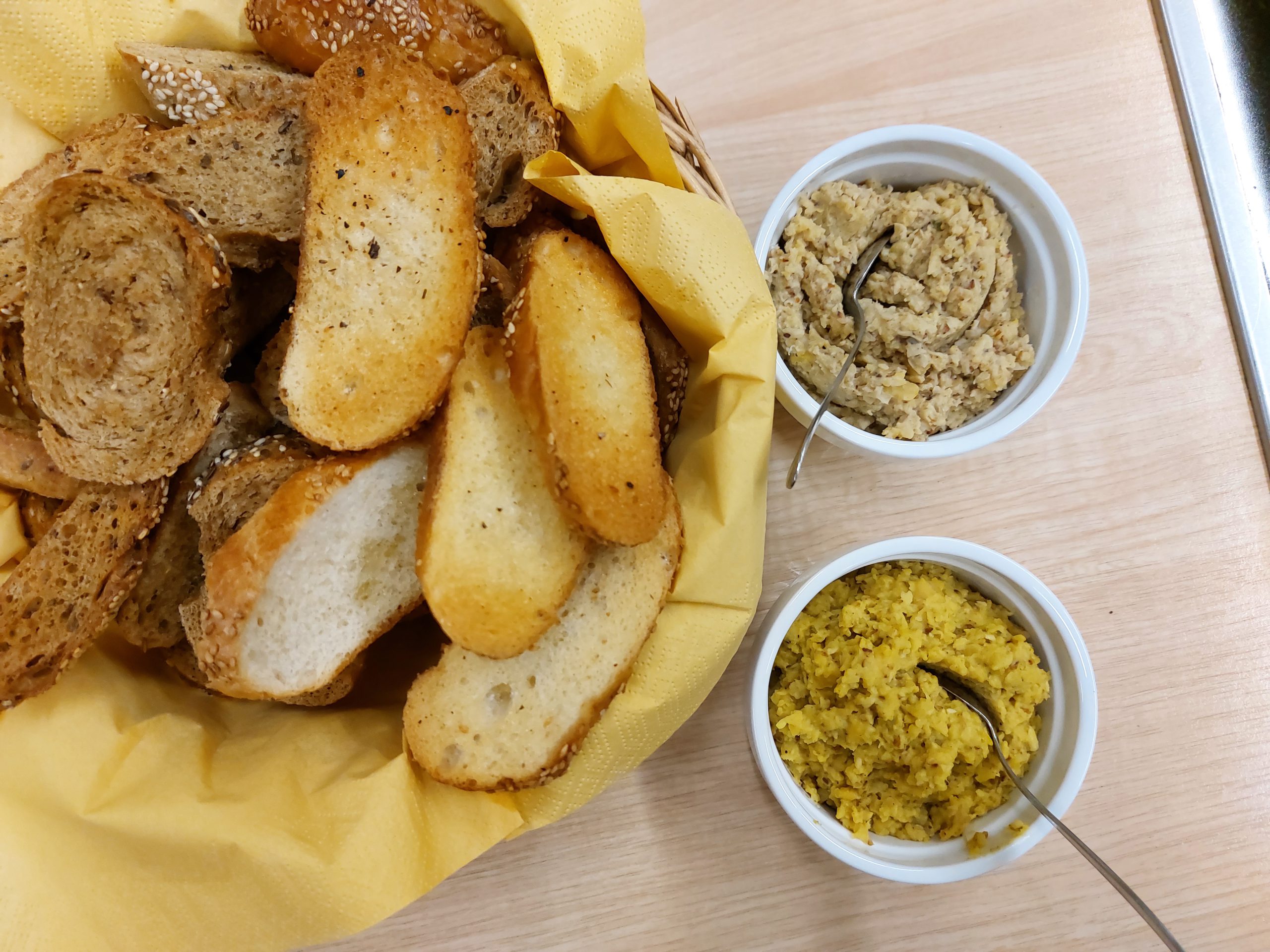 Hummus mit Brot